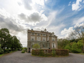 Beautiful manor house in a park near Rochefort and Han sur Lesse